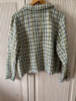 Schöne kurze Boukle Jacke