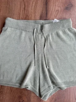 Schöne kurze Hose