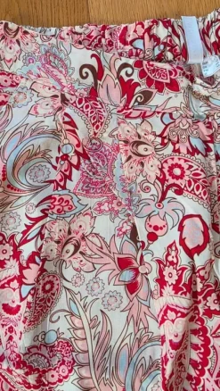Schöne Sommerhose mit tollen Print