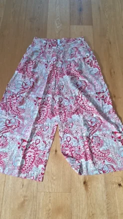 Schöne Sommerhose mit tollen Print