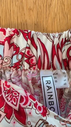 Schöne Sommerhose mit tollen Print