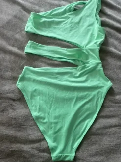 Schöner Badeanzug H&M