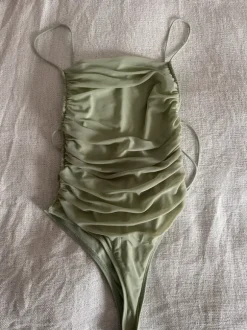 Schöner mesh body rückenfrei