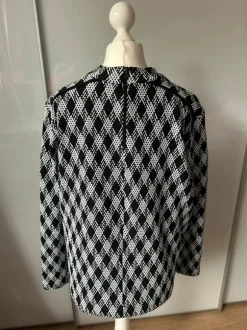 Schöner schwarz/weiß Pulli