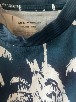 Schönes sommerliches T-Shirt