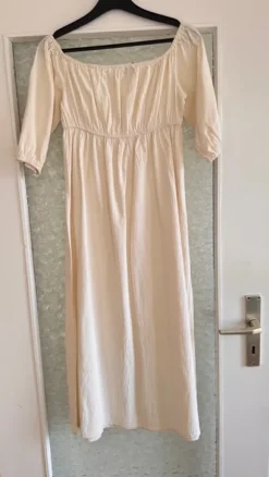Schulterfreies langes Kleid