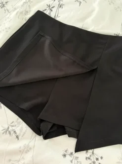 Schwarze Hose