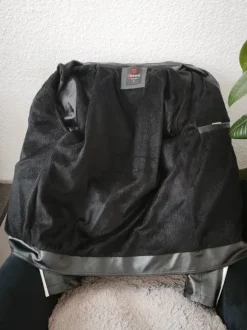 Schwarze Kunstlederjacke mit Teddyfutter