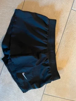 Schwarze kurze Sporthose🖤