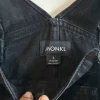 Schwarze Latzhose