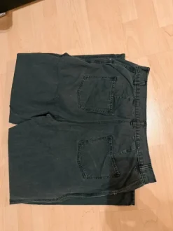 Schwarze lockere, leichte Jeanshose