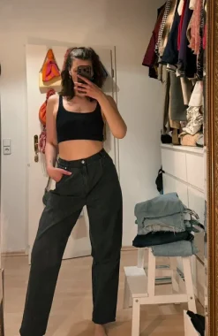 Schwarze lockere, leichte Jeanshose