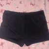 Schwarze Short