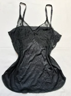 Schwarze Top
