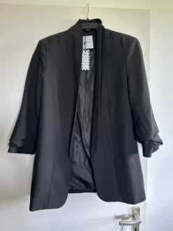Schwarzer Blazer
