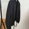 Schwarzer Blouson