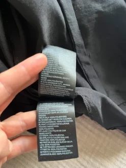 Schwarzer Blouson