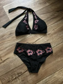 Schwarzer Boho Bikini mit Blumenstickerei