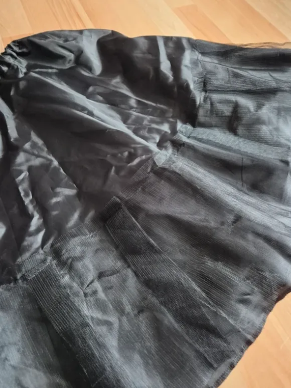 Schwarzer dünner Unterrock Petticoat mit Tüll, Gothic Rockabilly Cosplay