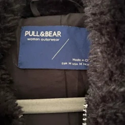 Schwarzer Hoodie