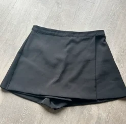 Schwarzer Hosenrock von H&M