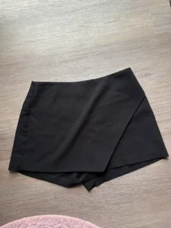 Schwarzer Skort