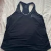 schwarzes Nike Top