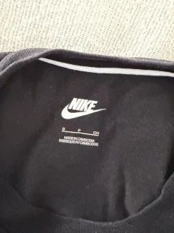 schwarzes Nike T-Shirt