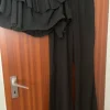 Schwarzes Off-Shoulder Crop Top & weite Hose Set