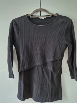 Schwarzes Rippstrick-Stillshirt / Umstandsshirt