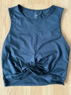 Schwarzes Sporttop