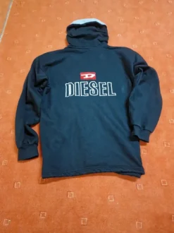 Schwarzes Sweatshirtjacke mit Dieselemblem
