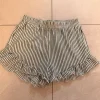 Süße Shorts mit rüschen