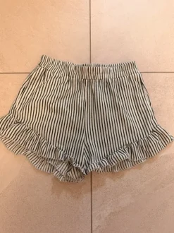 Süße Shorts mit rüschen