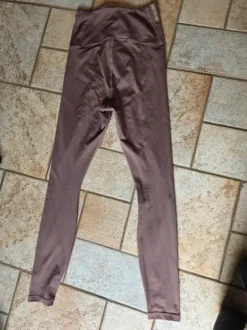 Sehr schicke braune Umstandsleggins von adidas