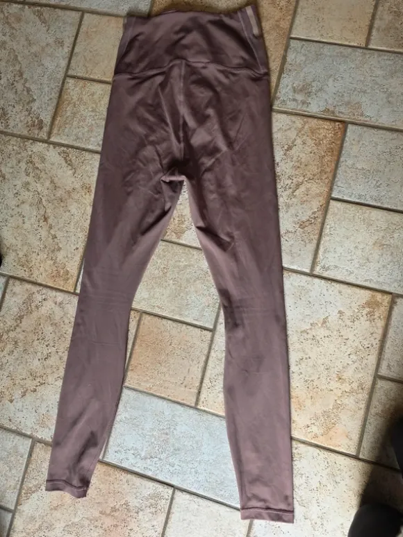 Sehr schicke braune Umstandsleggins von adidas