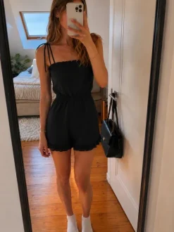 Süßer Bershka schwarzer Jumpsuit mit Rüschen & Bindeträgern XS
