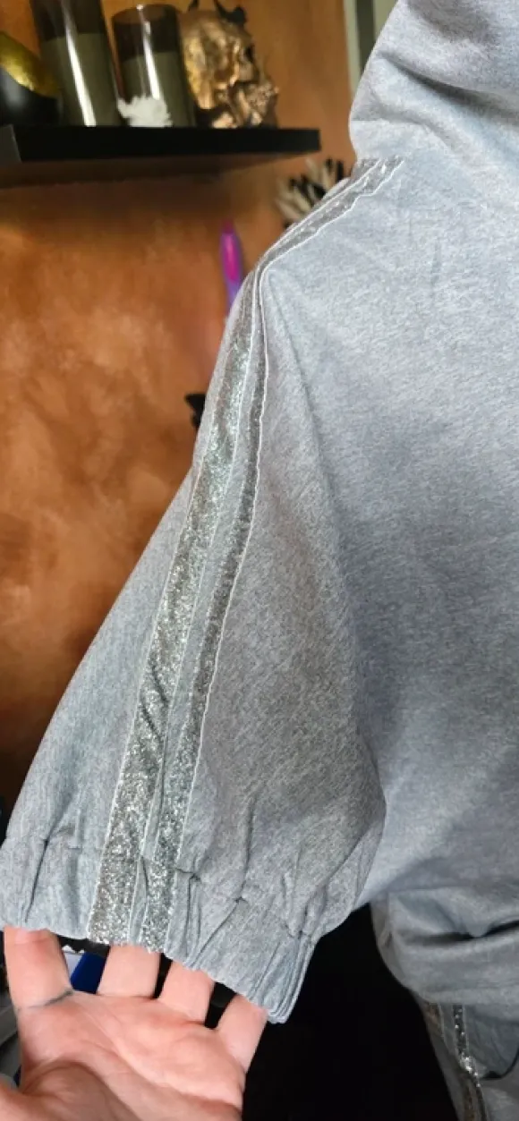 Süßer Jogginganzug mit Glitzer