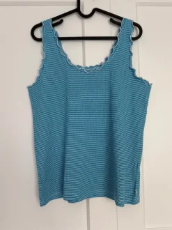Süßes blaues top
