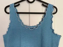 Süßes blaues top
