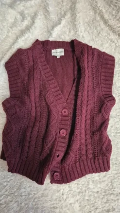 Süßes Coquette Oberteil zum Knöpfen Cardigan dunkelrot