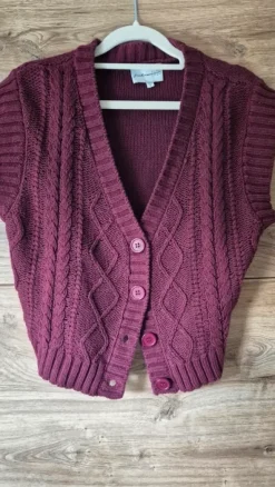Süßes Coquette Oberteil zum Knöpfen Cardigan dunkelrot