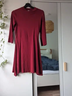 Süßes rotes Kleid