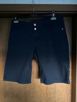 Short bleu marine - s.Oliver - taille 44 - comme neuf