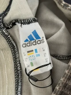 Shorts Adidas grau