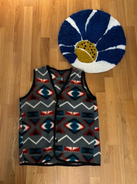 Sleeveless fleece jacket