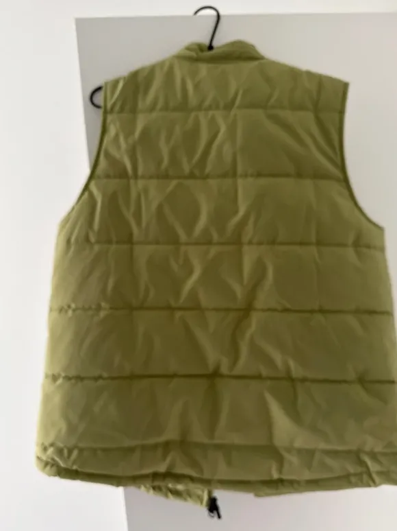 Sleeveless jacket