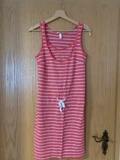 Sommerkleid mit Stillfunktion