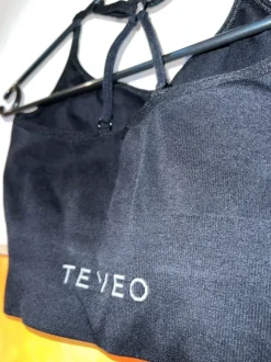 Sport BH / Top neu Teveo schwarz, gekreuzte verstellbare Träger, herausnehmbare Polster Größe S