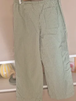 Stoffhose Urban Outfitters BGN, Größe L, Salbei grün gestreift
